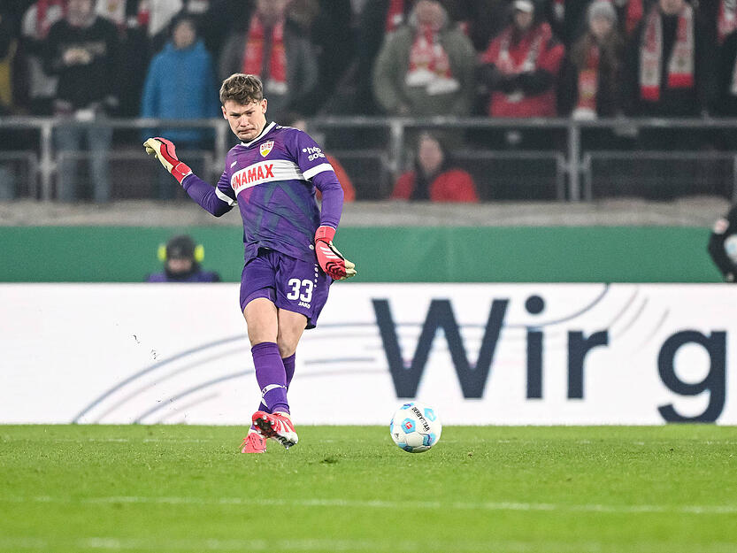 Alexander Nübel: Nach der etwas hektischen Anfangsphase gab es auch kaum noch Aufregung vor dem Kasten des VfB Stuttgart. Erst in der zweiten Halbzeit musste sich Nübel strecken und zeichnete sich aus. Note: 3
