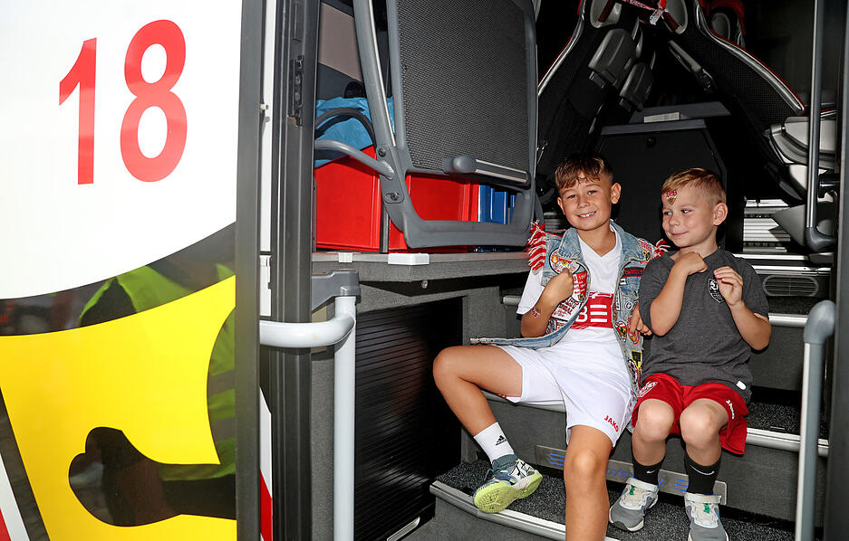 Im VfB-Bus, der am Sonntag im Rahmen eines Fan-Events auf dem Heilbronner Marktplatz steht, ist bequem.