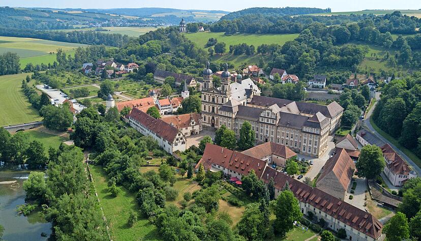 Die pr&auml;chtige barocke Klosteranlage ist das unangefochtene Wahrzeichen der Gemeinde Sch&ouml;ntal. 
Foto: Archiv/Manuel Maier
