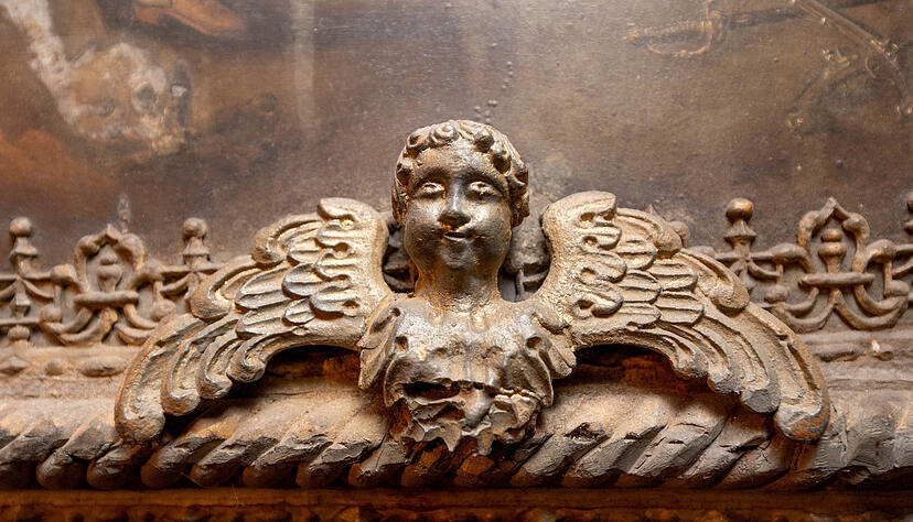 Über diesen Backsteinen wurden zwei Kindersärge eingeschmolzen, heißt es. Über diesen Backsteinen wurden zwei Kindersärge eingeschmolzen, heißt es.