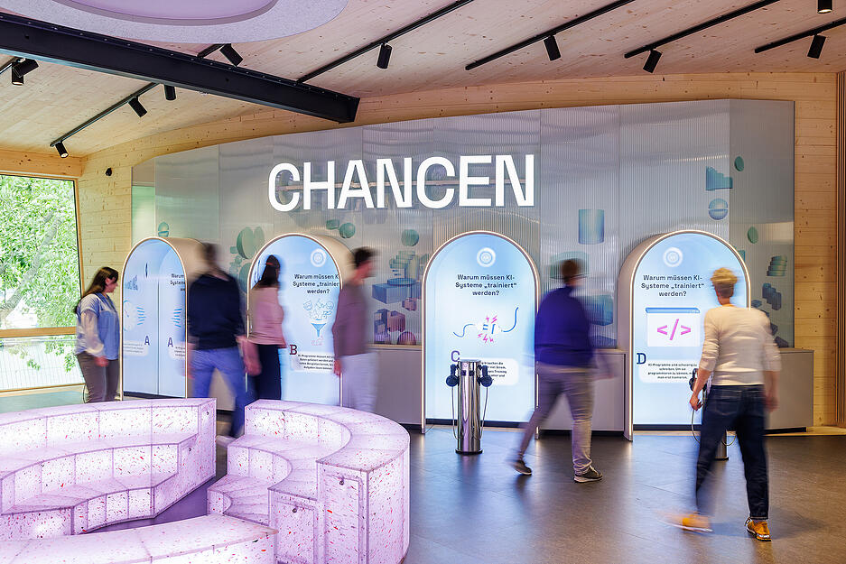 Die Inhalte im KI-Pavillon  sind in drei Bereiche unterteilt.  &bdquo;Chancen&ldquo; stellt den in Heilbronn entstehenden IPAI in den Mittelpunkt.