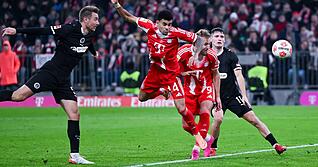 Luis Diaz (Mitte) trifft zum späten 2:1 für den FC Bayern München gegen den FC St. Pauli. Es wurde ein "Sieg des Glaubens", wie Manuel Neuer befand.