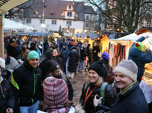 Am Wochenende findet der Weihnachtsmarkt in Schöntal statt. Am Wochenende findet der Weihnachtsmarkt in Schöntal statt.