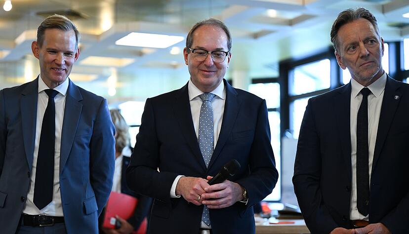 Hendrik Streeck (l-r), Drogenbeauftragter der Bundesregierung, Alexander Dobrindt (CSU), Bundesinnenminister, und Holger M&uuml;nch, BKA-Pr&auml;sident.