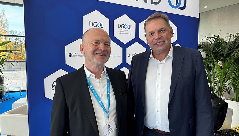 Von links: SLK-Klinikdirektor und Unfallchirurg Professor Wolfgang Linhart und Orthopäde Boris Brand aus Neckarsulm auf dem DKOU in Berlin. Von links: SLK-Klinikdirektor und Unfallchirurg Professor Wolfgang Linhart und Orthopäde Boris Brand aus Neckarsulm auf dem DKOU in Berlin.