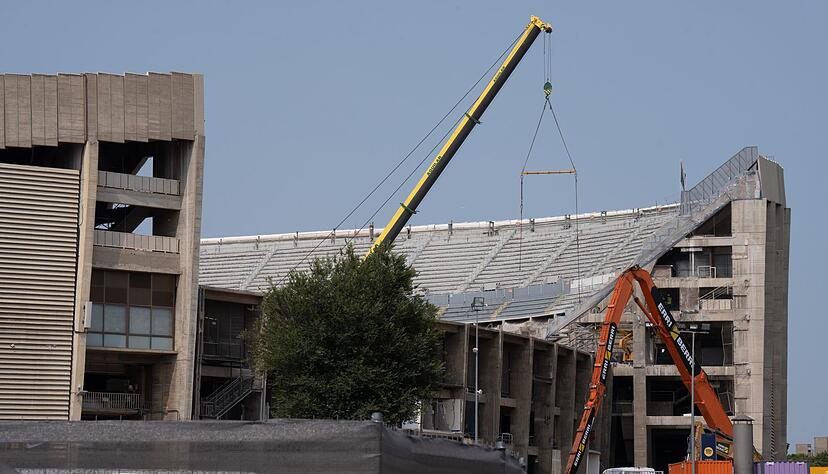 Kommende Woche darf erstmals wieder eine begrenzte Zahl von Zuschauern in das renovierte Camp Nou in Barcelona. Kommende Woche darf erstmals wieder eine begrenzte Zahl von Zuschauern in das renovierte Camp Nou in Barcelona.