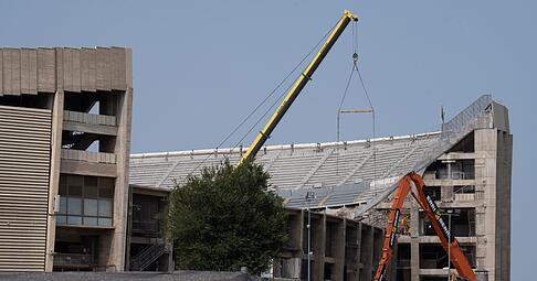 Kommende Woche darf erstmals wieder eine begrenzte Zahl von Zuschauern in das renovierte Camp Nou in Barcelona. Kommende Woche darf erstmals wieder eine begrenzte Zahl von Zuschauern in das renovierte Camp Nou in Barcelona.