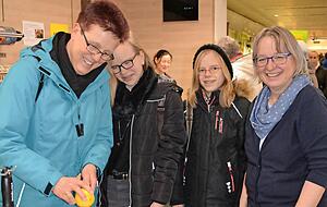 von links: Doris Dinkel und Töchter Larissa und Carina und Bärbel Häussermann Foto: Janina Hirsch von links: Doris Dinkel und Töchter Larissa und Carina und Bärbel Häussermann Foto: Janina Hirsch