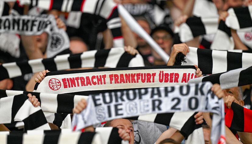 Die Fans von Eintracht Frankfurt dürfen nicht ins Stadion nach Neapel. (Archivbild)