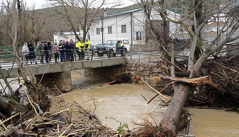Die vielen St&uuml;rme richteten gro&szlig;e Sch&auml;den an.