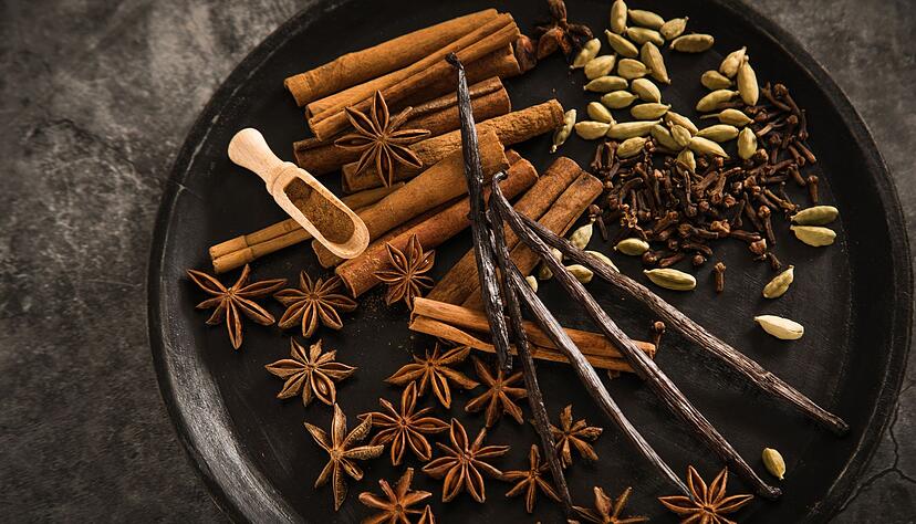 Zimt, Sternanis, Kardamom, Gew&uuml;rznelken und Vanille sind aus der Weihnachtsk&uuml;che nicht wegzudenken.
