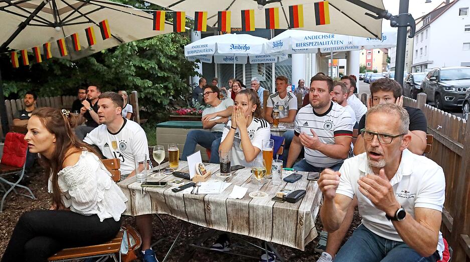 Auch zur EM 2020 gab es kleinere Public-Viewing-Events &ndash; so wie hier im Heilbronner Backh&auml;usle-Biergarten. Das Turnier sollte urspr&uuml;nglich vom 12. Juni bis 12. Juli 2020 stattfinden, wurde aber um ein Jahr verschoben. Das Foto entstand beim Spiel der DFB-Elf gegen Ungarn (2:2) am 23. Juni 2021.