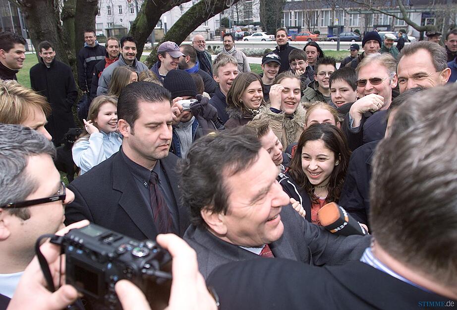 Für drei Stunden kam Gerhard Schröder 2004 nach Heilbronn. Er sprach vor geladenen Gästen in der Harmonie.