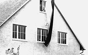 Nach dem Krieg wurde die Turnhalle wieder aufgebaut und 1957 eingeweiht. Nach dem Krieg wurde die Turnhalle wieder aufgebaut und 1957 eingeweiht.