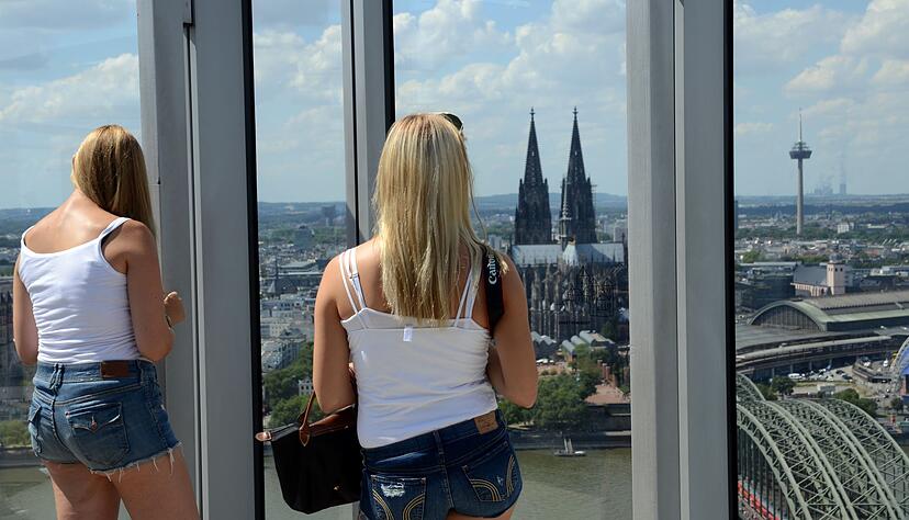 Besucherinnen auf der Aussichtsplattform «Köln Triangle». (Archivbild) Besucherinnen auf der Aussichtsplattform «Köln Triangle». (Archivbild)