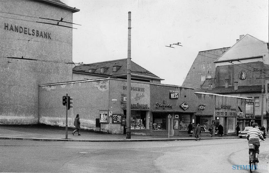 Provisorische Ladenbauten der Nachkriegszeit Ecke Kaiserstraße-Allee 1960.