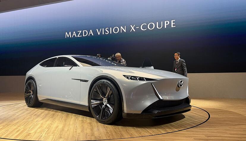 Der Vision X-Coupé setzt auf ein Plug-in-Hybridsystem mit einem Zweischeiben-Wankelmotor. Der Vision X-Coupé setzt auf ein Plug-in-Hybridsystem mit einem Zweischeiben-Wankelmotor.