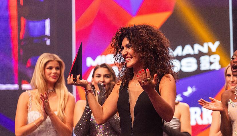 Apameh Schönauer bekommt laut Veranstalter den «Female Leader Award». Er ist mit einer Prämie von 25.000 Euro verbunden. Apameh Schönauer bekommt laut Veranstalter den «Female Leader Award». Er ist mit einer Prämie von 25.000 Euro verbunden.