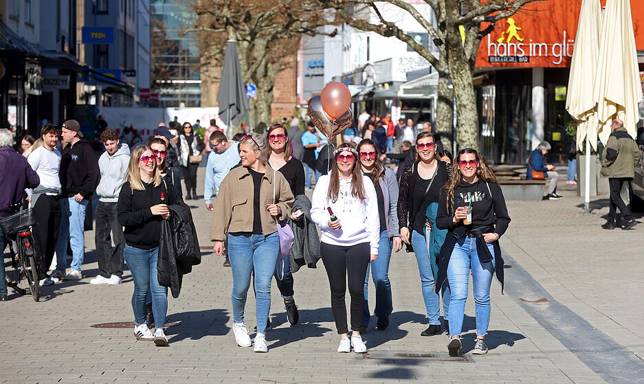 Am Donnerstag herrschte in der Heilbronner Innenstadt Hochbetrieb. Viele Menschen zog es ins Freie.
