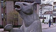 1982 kam der Bär ohne Brunnen auf die Allee.