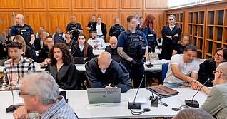 Seit rund acht Monaten verhandelt das Landgericht gegen sieben Angeklagte wegen versuchten gemeinschaftlichen Mordversuchs. Jetzt zieht sich der Prozess noch weiter in die L&auml;nge.