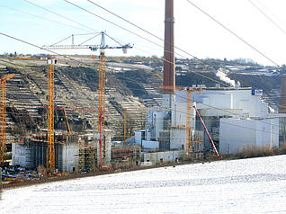 Die Montage des Wirbelschichtofens ist ein technischer Meilenstein im Anlagenbau. Die Montage des Wirbelschichtofens ist ein technischer Meilenstein im Anlagenbau.
