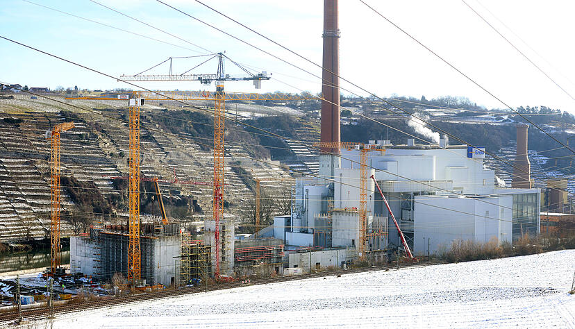Die Montage des Wirbelschichtofens ist ein technischer Meilenstein im Anlagenbau.