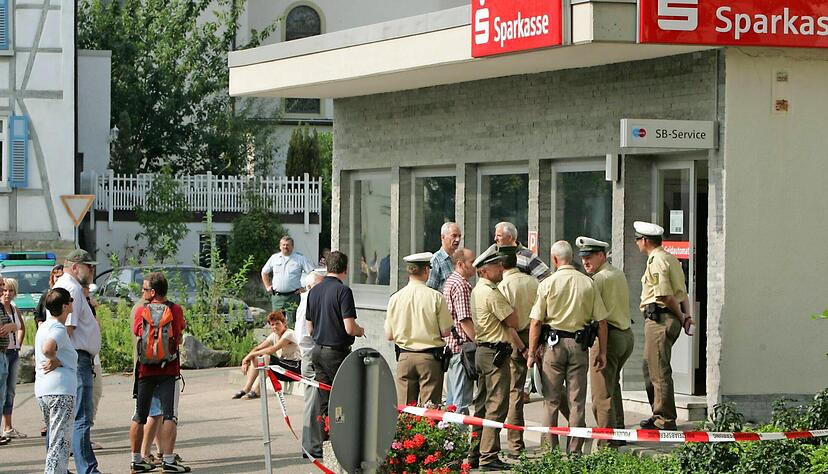 Das Landgericht Heilbronn verschaffte sich während des Prozesses gegen den Dorfbäcker von Siegelsbach vor Ort ein Bild vom Tatort. Foto: Archiv/Veigel Das Landgericht Heilbronn verschaffte sich während des Prozesses gegen den Dorfbäcker von Siegelsbach vor Ort ein Bild vom Tatort. Foto: Archiv/Veigel
