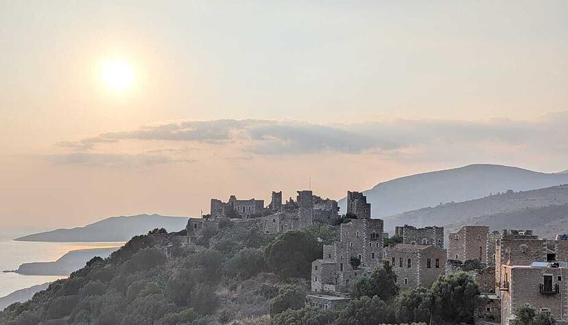 Heute bestaunen viele Touristen die ikonischen Wohnt&uuml;rme der Halbinsel Mani im &auml;u&szlig;ersten S&uuml;den Griechenlands.