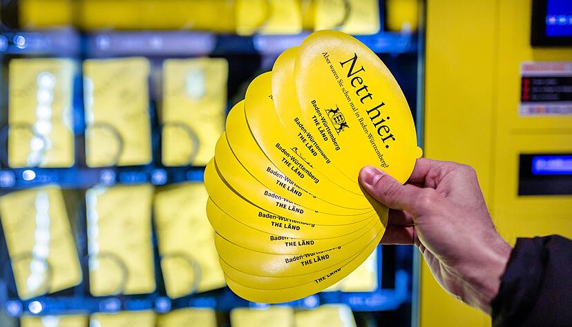 Pro Packung kosten die zehn Sticker einen Euro.