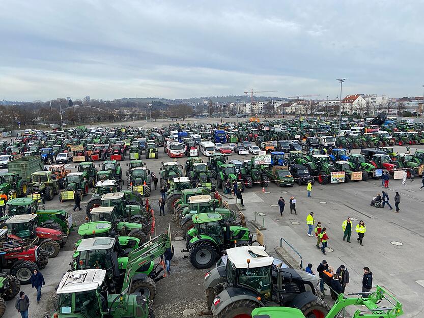 Bei der Kundgebung auf dem Cannstatter Wasen in Stuttgart werden am Dienstag hunderte Traktoren erwartet.