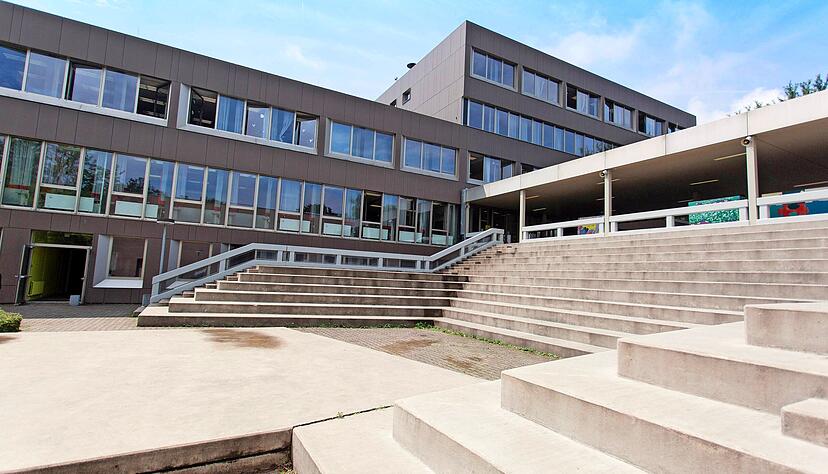 Vor 50 Jahren sind die Schüler und Lehrer der einstigen Mittelschule West in den damaligen Neubau der Heinrich-von-Kleist-Realschule umgezogen.