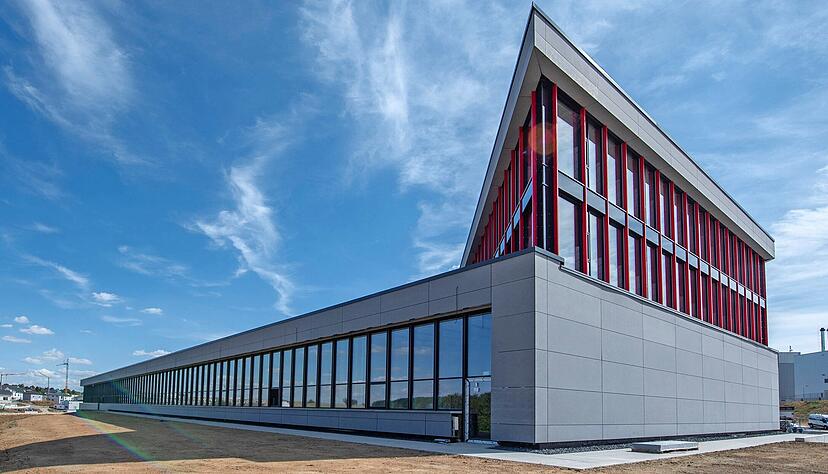 Das neue Innovationszentrum von Würth zeigt schon mit seiner außergewöhnlichen Architektur an, dass hier neue Ideen entstehen sollen. Das neue Innovationszentrum von Würth zeigt schon mit seiner außergewöhnlichen Architektur an, dass hier neue Ideen entstehen sollen.