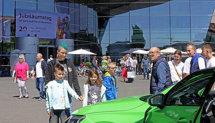 Auf dem Freigel&auml;nde vor dem Audi-Forum gab es einen Rundgang durch die Markengeschichte.