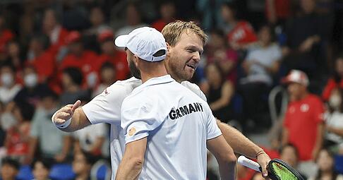 Kevin Krawietz (hinten) und Tim Pütz (vorne) hoffen auf den großen Coup im Davis Cup.