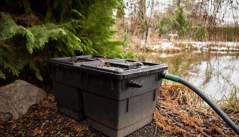 Bevor alles wieder läuft, werden Pumpen und Filter gereinigt und vorsichtig in Betrieb genommen. Bevor alles wieder läuft, werden Pumpen und Filter gereinigt und vorsichtig in Betrieb genommen.