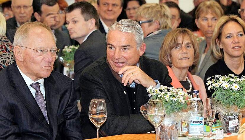 Thomas Strobl (Mitte) heiratet 1996 die Tochter von Wolfgang Schäuble, Christine (im Bild rechts). Strobl und Schäuble pflegen ein enges Verhältnis.