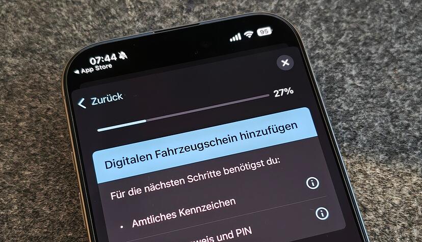 Der Download ist ziemlich einfach - man braucht nur sein Kennzeichen und einen elektronischen Personalausweis mit aktiver eID. Der Download ist ziemlich einfach - man braucht nur sein Kennzeichen und einen elektronischen Personalausweis mit aktiver eID.