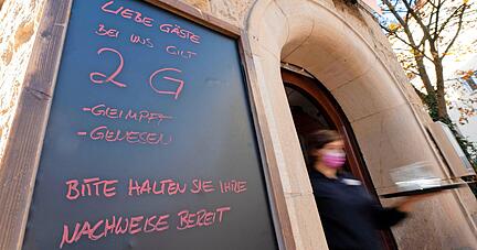 Die Gastronomie sp&uuml;rt die versch&auml;rften Corona-Regelnbereits deutlich. Vor allem Weihnachtsfeiern werden derzeit storniert.
Foto: dpa