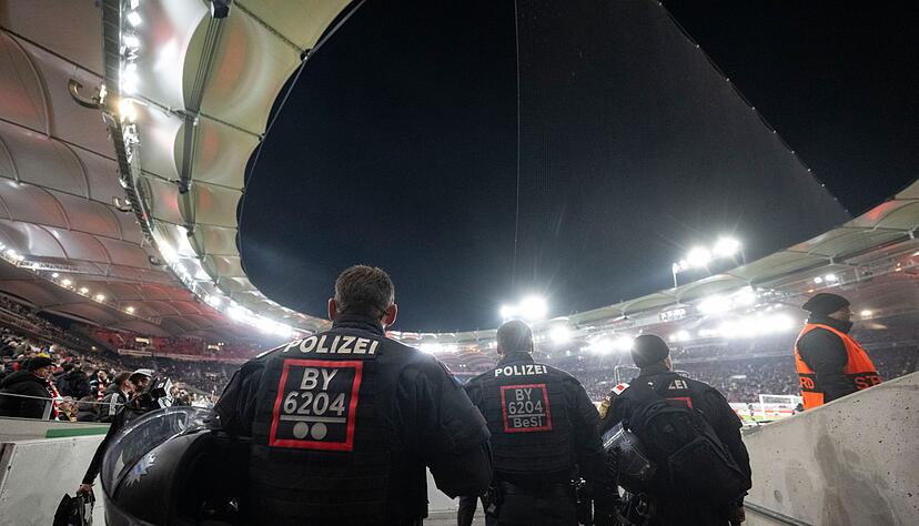 Wie im Dezember in Stuttgart wird das Freiburger Spiel gegen Maccabi Tel Aviv von einem großen Polizeiaufgebot begleitet. (Archivbild) Wie im Dezember in Stuttgart wird das Freiburger Spiel gegen Maccabi Tel Aviv von einem großen Polizeiaufgebot begleitet. (Archivbild)