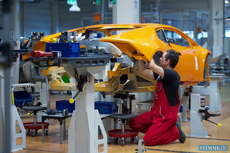 Audi AG in Heilbronn am 10.06.2014: Karosseriefertigung f&uuml;r Lamborghini.