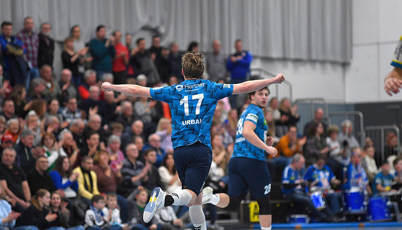 Mario Urban jubelt nach einem Tor f&uuml;r den TSB Horkheim.