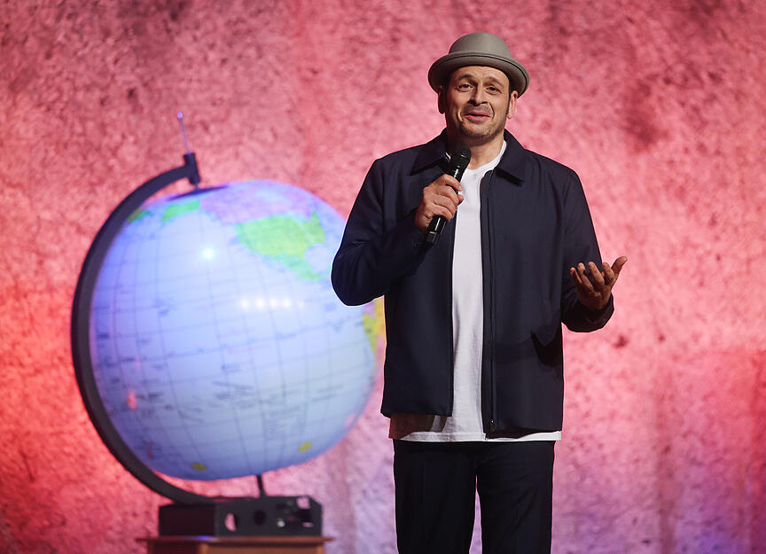 Der Comedian Kaya Yanar lockte rund 2000 Besucher in die Heilbronner Harmonie. Der Comedian Kaya Yanar lockte rund 2000 Besucher in die Heilbronner Harmonie.