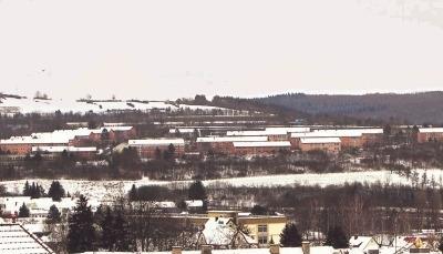 Die ehemalige Kaserne (Bildhintergrund) hoch über Tauberbischofsheim war seit Mitte 2008 fast verwaist. Bis Mai 2010 gab es noch ziviles Personal.Foto: N. Seybold