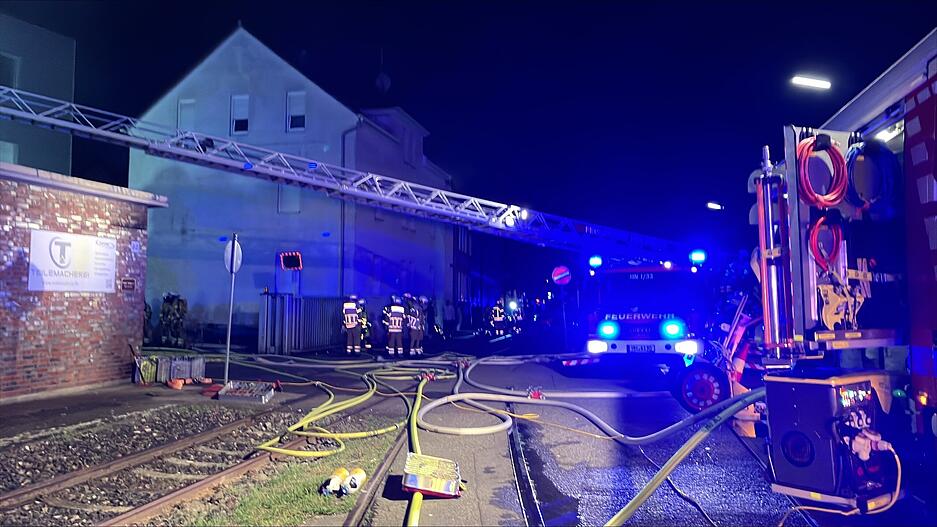 Die Feuerwehr war mit 13 Fahrzeugen und den Abteilungen Stadt, Neckargartach, Klingenberg und Sontheim im Einsatz.