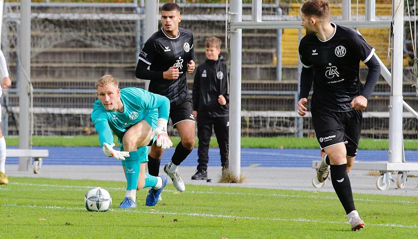 Eldi Berisha (hinten) und Jannik Dannh&auml;u&szlig;er (rechts) sind in den letzten f&uuml;nf Spielen des VfR Heilbronn die einzigen Konstanten in der Vierer-Abwehrkette.