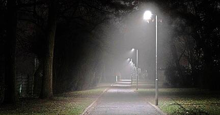 An der Straßenbeleuchtung kann aus Sicherheitsgründen kaum gespart werden. Rathäuser suchen Alternativen.
Foto: Anselm/stock.adobe.com An der Straßenbeleuchtung kann aus Sicherheitsgründen kaum gespart werden. Rathäuser suchen Alternativen.
Foto: Anselm/stock.adobe.com