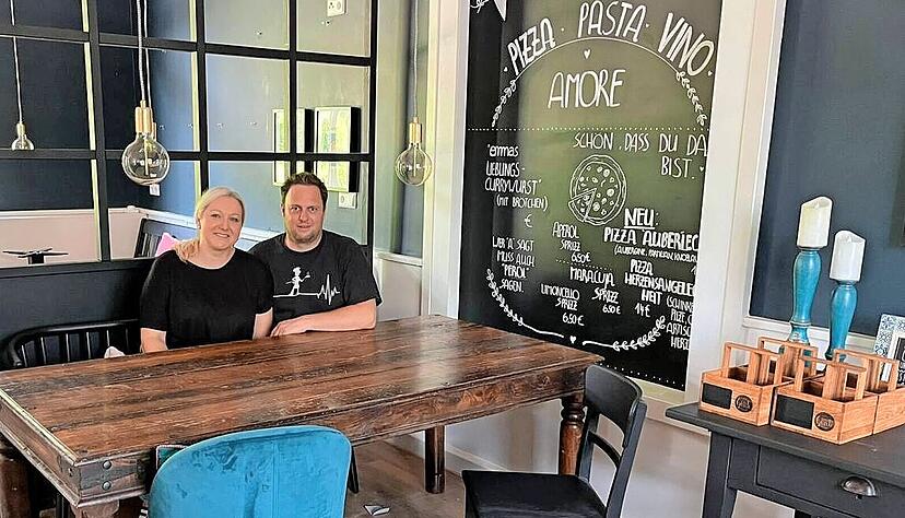 Corinna und Daniel Brunner im neuen Gastraum des Alten Bahnhofs: Unter dem Namen Emmas Glück feiern sie am Dienstag Eröffnung ihres Restaurants. Corinna und Daniel Brunner im neuen Gastraum des Alten Bahnhofs: Unter dem Namen Emmas Glück feiern sie am Dienstag Eröffnung ihres Restaurants.