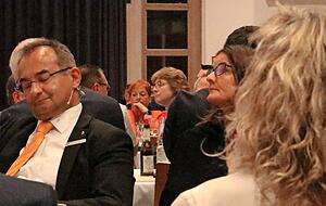 Kurz nach dem verheerenden Abstimmungsergebnis steht den Raiba-Vorst&auml;nden Andreas Siebert (links) und Stefan H&auml;ring (rechts) der Schock ins Gesicht geschrieben.