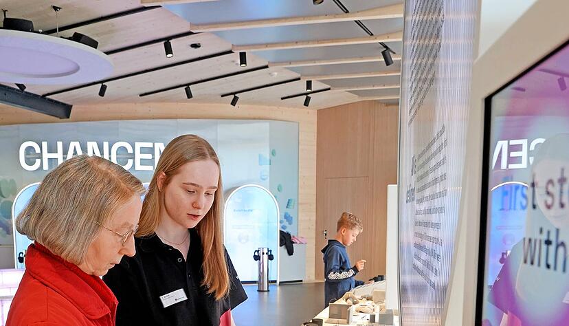 Um die geschichtliche Einordnung der Künstlichen Intelligenz geht es an dieser Stelle im KI-Pavillon.